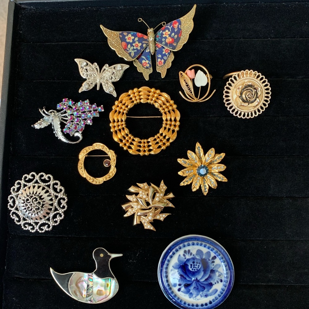Vintage and antique brooches!